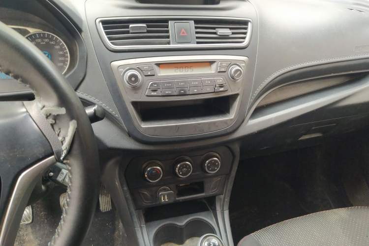 Used FAW Yingzhi 727 2017 1.5L Standard Edition Audio And AC Panel