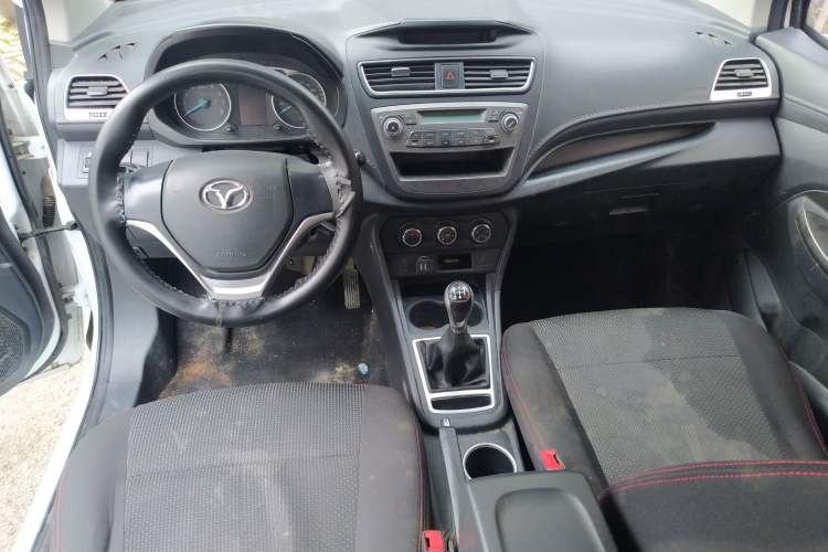 Used FAW Yingzhi 727 2017 1.5L Standard Edition Center Console