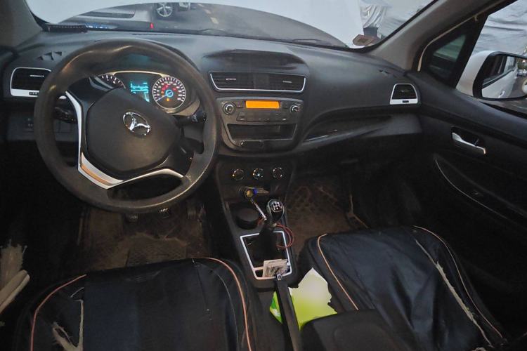 Used FAW Yingzhi 727 2017 1.5L Standard Edition Center Console