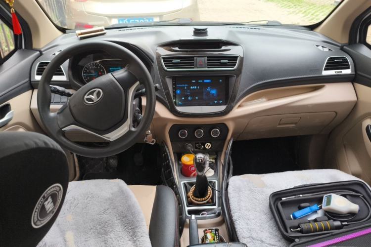 Used FAW Yingzhi 727 2017 1.5L Business Edition Center Console