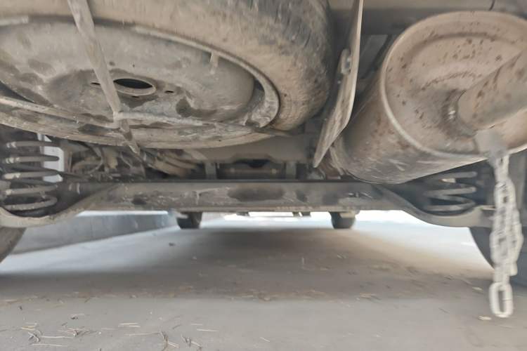 Used FAW Yingzhi 727 2017 1.5L Standard Edition Chassis Rear