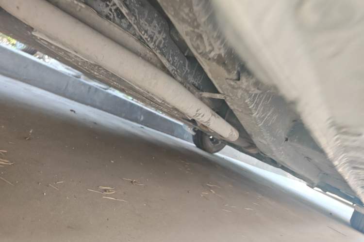 Used FAW Yingzhi 727 2017 1.5L Standard Edition Chassis Rear Right