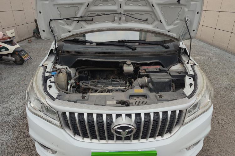 Used FAW Yingzhi 727 2017 1.5L Standard Edition Engine Bay