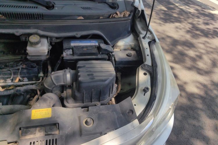Used FAW Yingzhi 727 2017 1.5L Business Edition Engine Bay Left