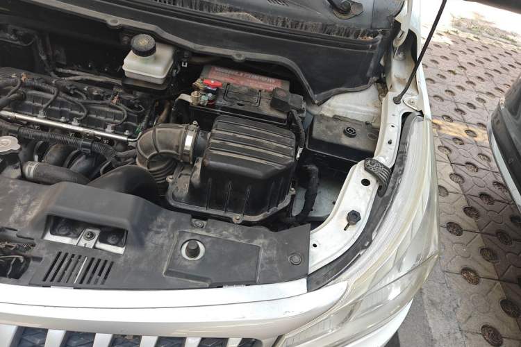 Used FAW Yingzhi 727 2017 1.5L Standard Edition Engine Bay Left