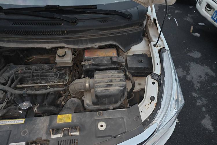 Used FAW Yingzhi 727 2017 1.5L Standard Edition Engine Bay Left