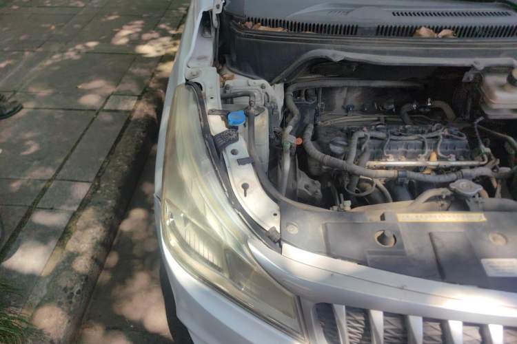 Used FAW Yingzhi 727 2017 1.5L Business Edition Engine Bay Right