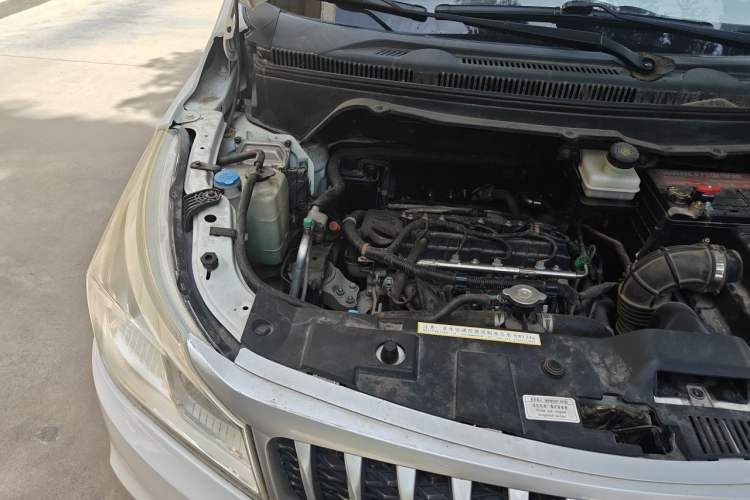 Used FAW Yingzhi 727 2017 1.5L Standard Edition Engine Bay Right
