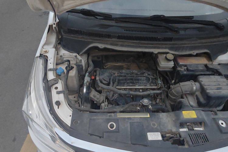 Used FAW Yingzhi 727 2017 1.5L Standard Edition Engine Bay Right
