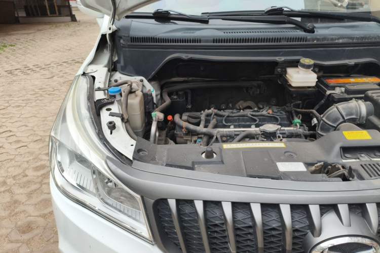 Used FAW Yingzhi 727 2017 1.5L Business Edition Engine Bay Right