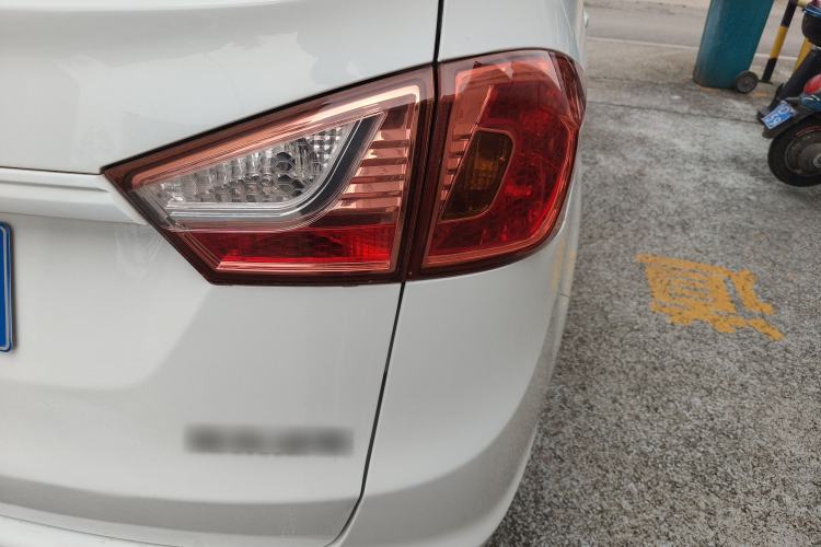 Used FAW Yingzhi 727 2017 1.5L Standard Edition Exterior 6