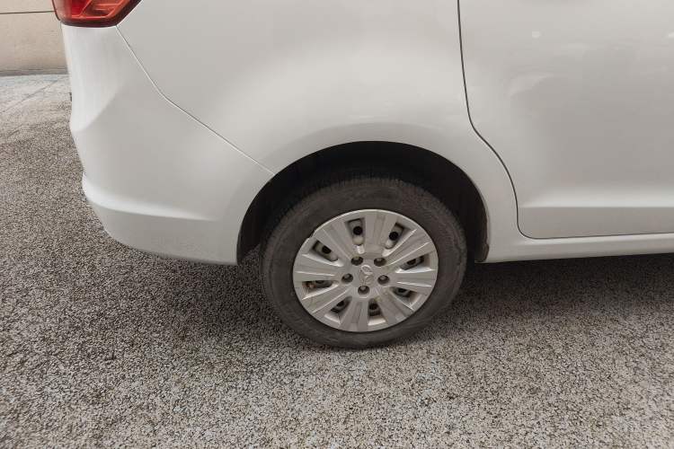 Used FAW Yingzhi 727 2017 1.5L Standard Edition Exterior 8