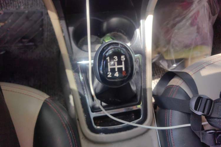 Used FAW Yingzhi 727 2017 1.5L Business Edition Gear Lever