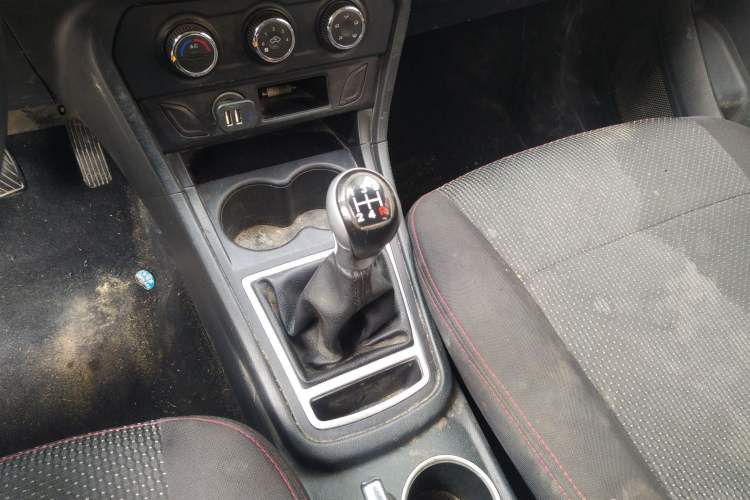 Used FAW Yingzhi 727 2017 1.5L Standard Edition Gear Lever
