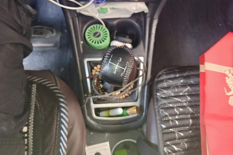 Used FAW Yingzhi 727 2017 1.5L Standard Edition Gear Lever