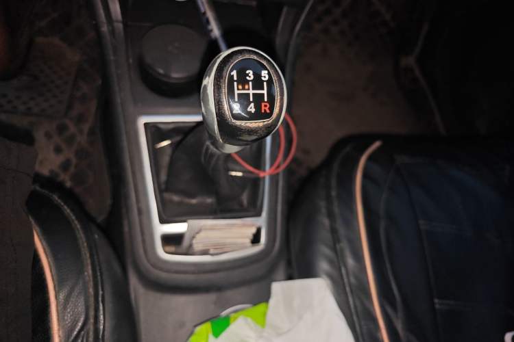 Used FAW Yingzhi 727 2017 1.5L Standard Edition Gear Lever