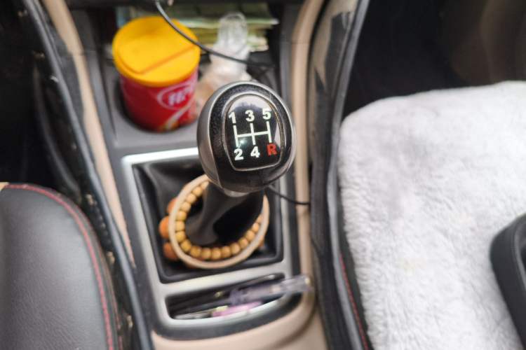 Used FAW Yingzhi 727 2017 1.5L Business Edition Gear Lever