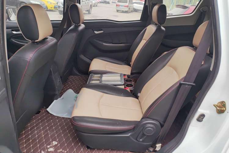Used FAW Yingzhi 727 2017 1.5L Standard Edition Interior 1