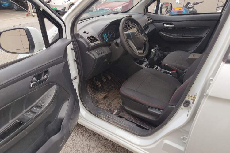 Used FAW Yingzhi 727 2017 1.5L Standard Edition Interior 3