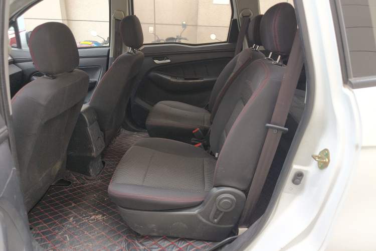 Used FAW Yingzhi 727 2017 1.5L Standard Edition Interior 4