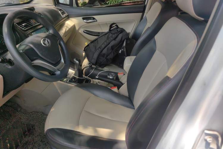 Used FAW Yingzhi 727 2017 1.5L Business Edition Left Front Seat