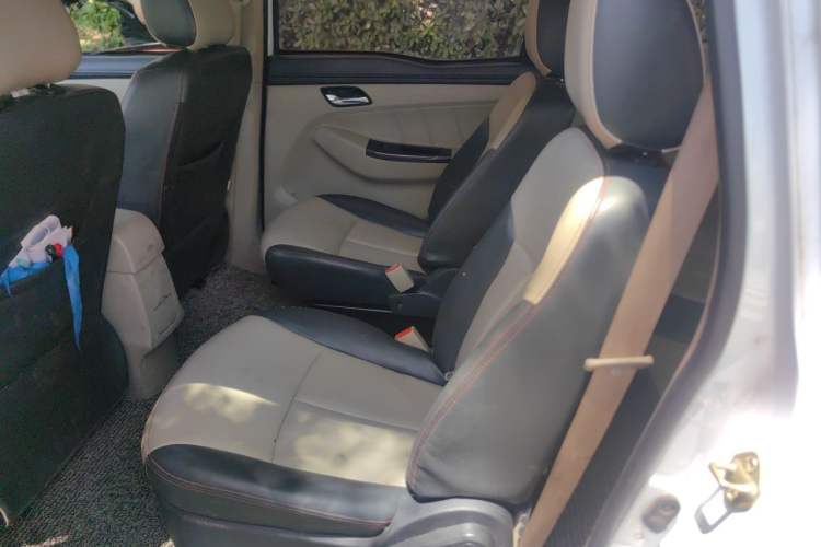Used FAW Yingzhi 727 2017 1.5L Business Edition Left Rear Seat