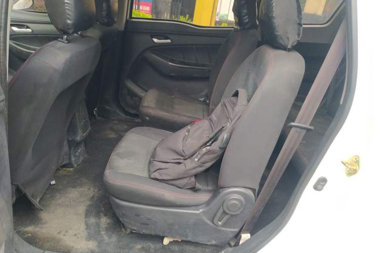 Used FAW Yingzhi 727 2017 1.5L Standard Edition Left Rear Seat