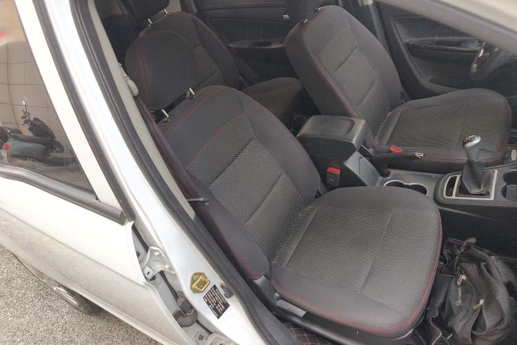 Used FAW Yingzhi 727 2017 1.5L Standard Edition Right Front Seat