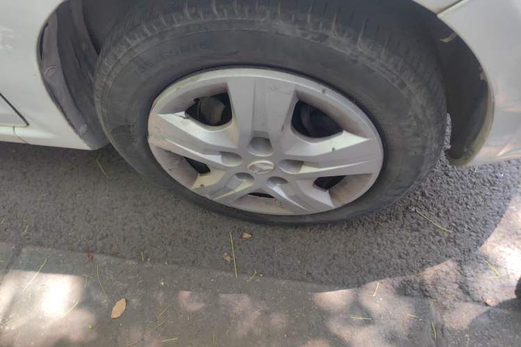 Used FAW Yingzhi 727 2017 1.5L Business Edition Right Front Wheel Hub