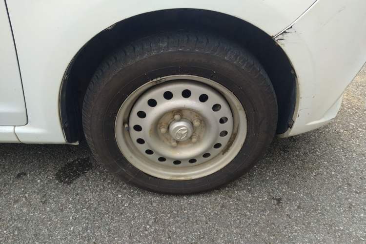Used FAW Yingzhi 727 2017 1.5L Standard Edition Right Front Wheel Hub