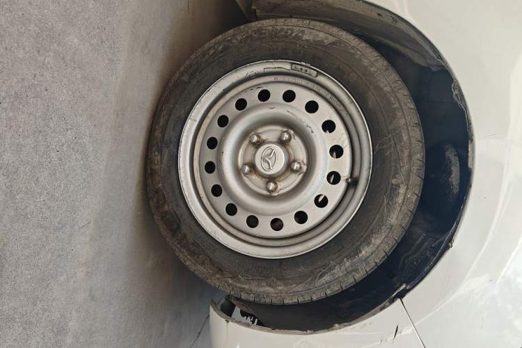 Used FAW Yingzhi 727 2017 1.5L Standard Edition Right Front Wheel Hub