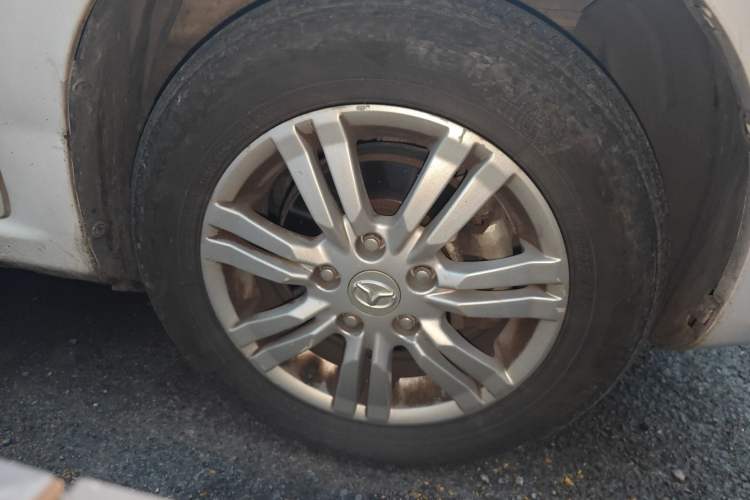 Used FAW Yingzhi 727 2017 1.5L Standard Edition Right Front Wheel Hub