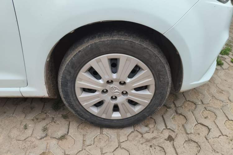 Used FAW Yingzhi 727 2017 1.5L Business Edition Right Front Wheel Hub