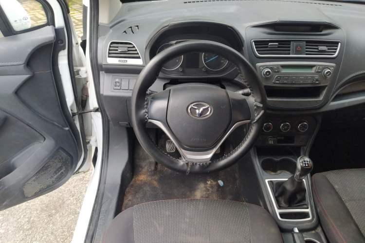 Used FAW Yingzhi 727 2017 1.5L Standard Edition Steering Wheel