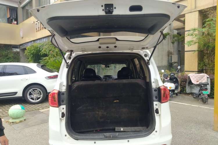 Used FAW Yingzhi 727 2017 1.5L Standard Edition Trunk