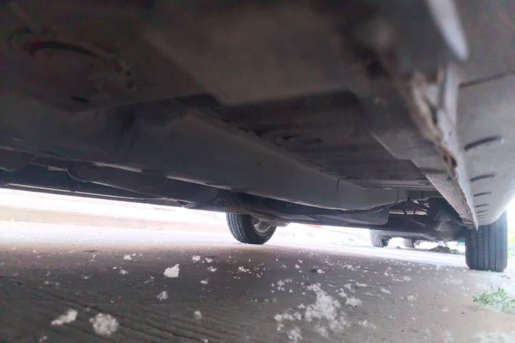 Used FAW Yingzhi 737 2015 1.5L Manual Deluxe Navigation Version Chassis Front Left