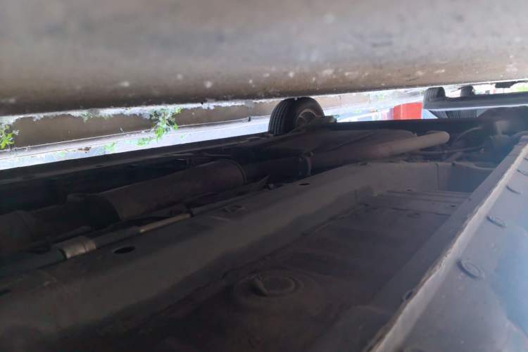 Used FAW Yingzhi 737 2015 1.5L Manual Deluxe Navigation Version Chassis Front Right
