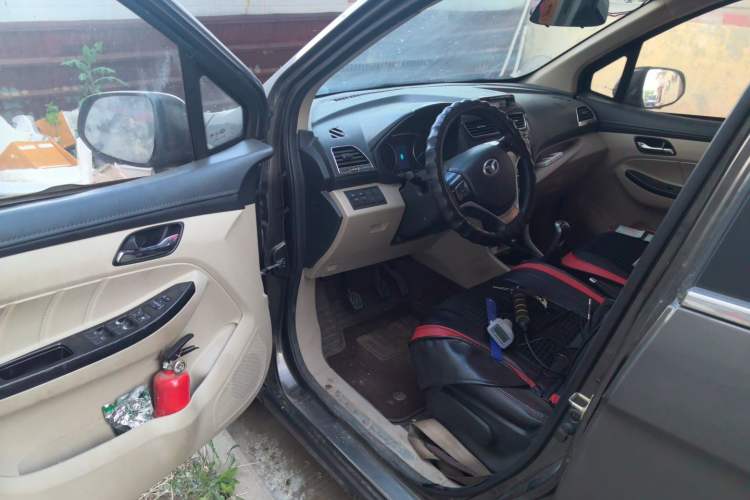 Used FAW Yingzhi 737 2015 1.5L Manual Deluxe Navigation Version Driver Seat