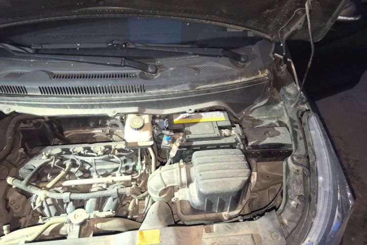 Used FAW Yingzhi 737 2015 1.5L Manual Deluxe Navigation Version Engine Bay Left