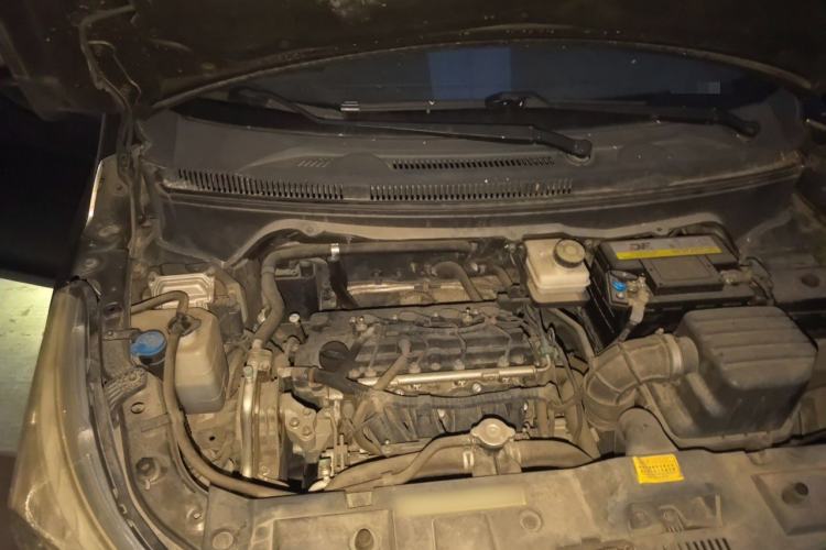 Used FAW Yingzhi 737 2015 1.5L Manual Deluxe Navigation Version Engine Bay Right