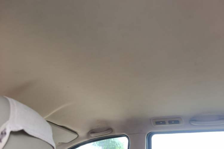 Used FAW Yingzhi 737 2015 1.5L Manual Deluxe Navigation Version Headliner