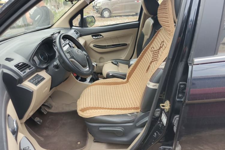 Used FAW Yingzhi 737 2015 1.5L Manual Deluxe Navigation Version Left Front Seat