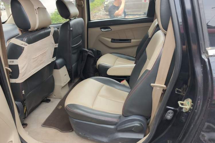 Used FAW Yingzhi 737 2015 1.5L Manual Deluxe Navigation Version Left Rear Seat