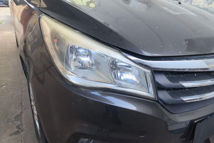Used FAW Yingzhi 737 2015 1.5L Manual Deluxe Navigation Version Right Front Headlight