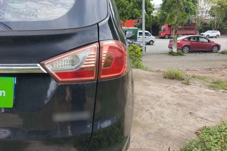 Used FAW Yingzhi 737 2015 1.5L Manual Deluxe Navigation Version Right Rear Taillight