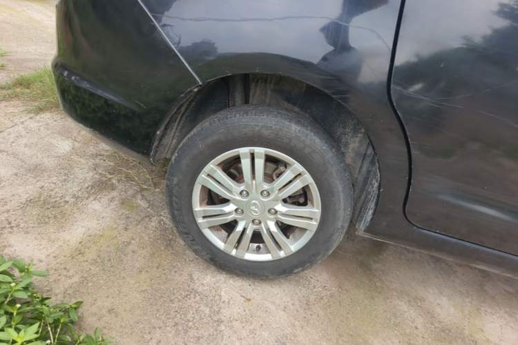 Used FAW Yingzhi 737 2015 1.5L Manual Deluxe Navigation Version Right Rear Wheel Hub