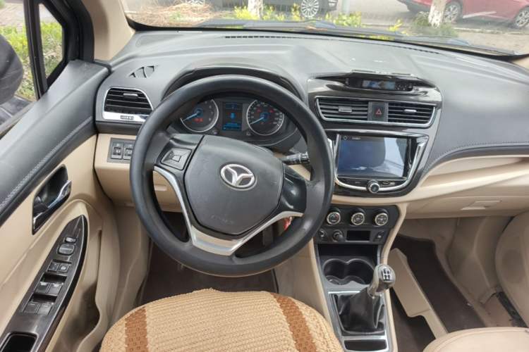 Used FAW Yingzhi 737 2015 1.5L Manual Deluxe Navigation Version Steering Wheel