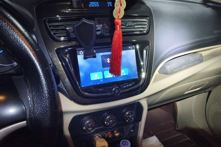 Used FAW Yingzhi 737 2015 1.5L Manual Deluxe Navigation Version Audio And AC Panel