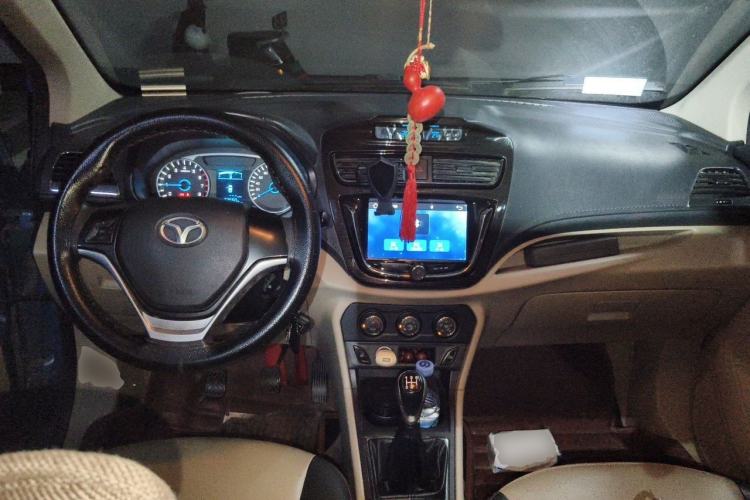 Used FAW Yingzhi 737 2015 1.5L Manual Deluxe Navigation Version Center Console