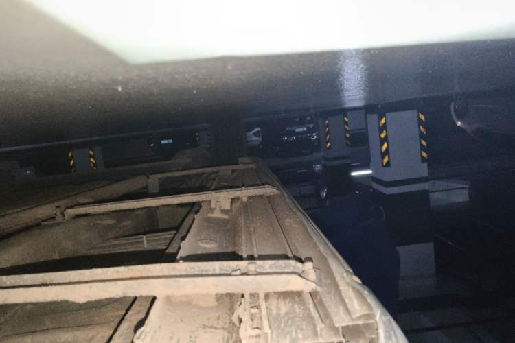Used FAW Yingzhi 737 2015 1.5L Manual Deluxe Navigation Version Chassis Front Right